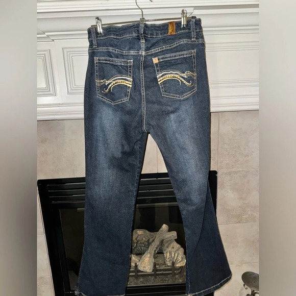 Wrangler Aura Jeans Women's Bootcut Mid Rise Stretch Dark Wash Blue Denim SZ 12 - Picture 2 of 14